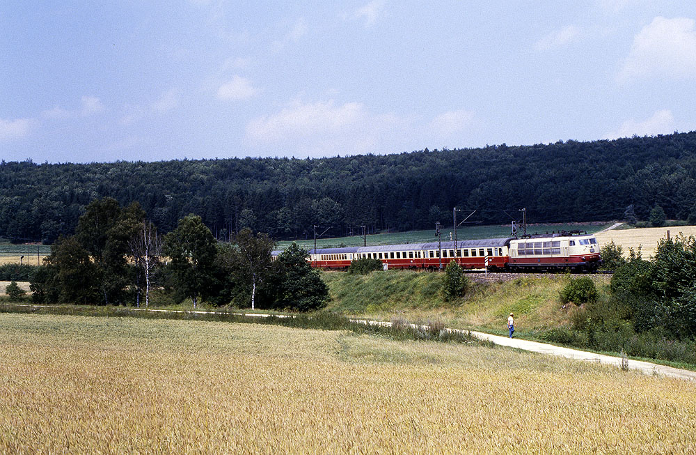 https://www.eisenbahnfotograf.de/datei/August 1986/1330108 DB 103105 Urspring 2.8.86 TEE17.jpg
